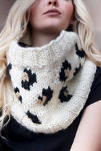 Cheetah Print Cowl Knitting Pattern